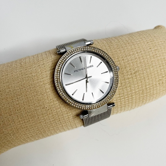 Michael Kors Silver Watch - Picture 1 of 3